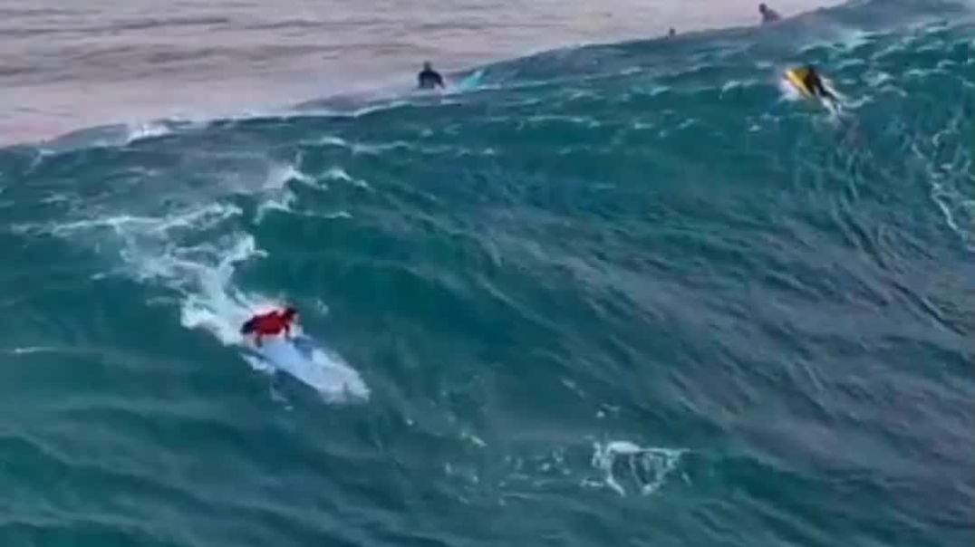 Surfing 🏄‍♂️ in Morocco 🇲🇦 😍  صراع الأمواج