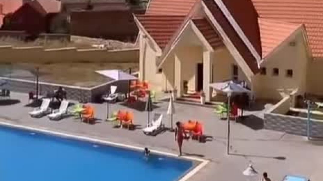 2025-12-16-142257289